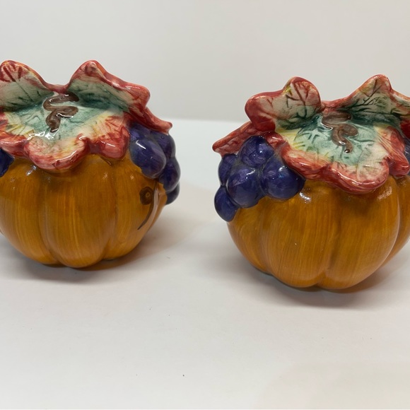 Vtg. Long Rich Harvest Vegetable Salt, Pepper Set - Picture 4 of 5